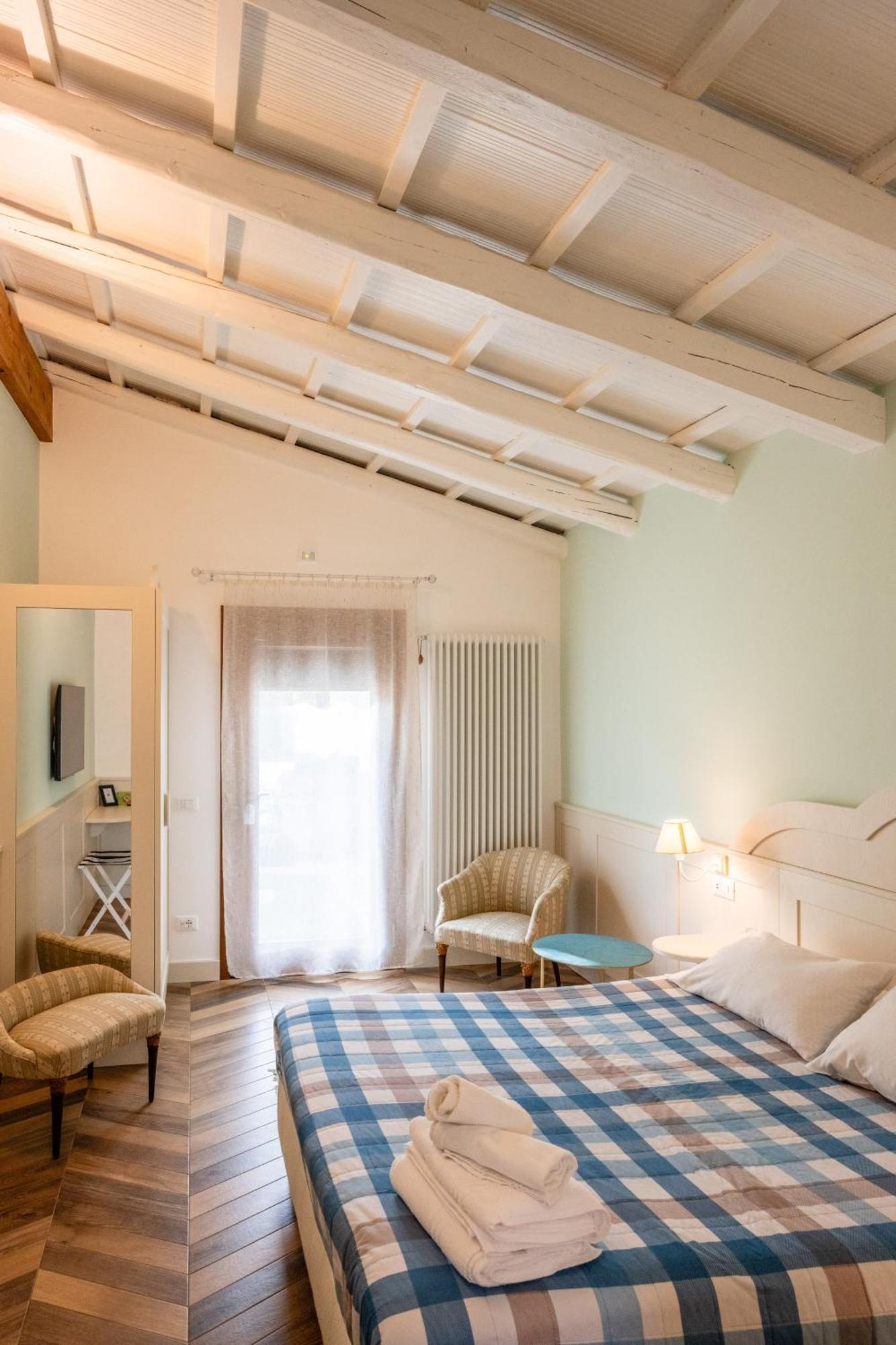 La Meridiana B&B カザーレ・スル・シーレ エクステリア 写真
